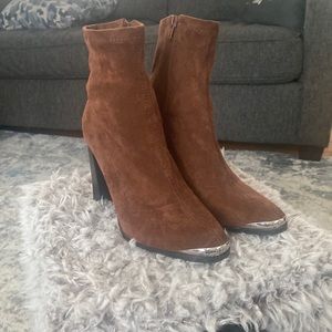 Forever 21 women’s brown Boots